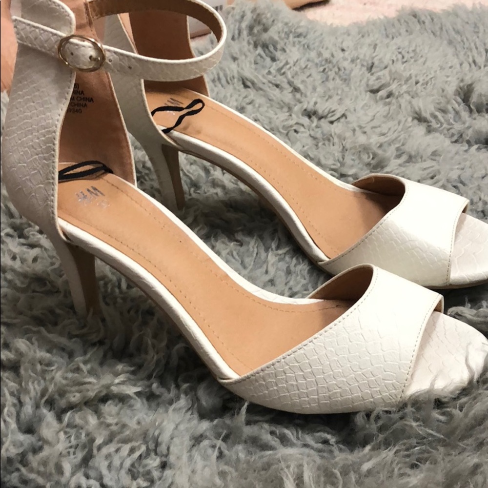 H&M | Embossed Sandal